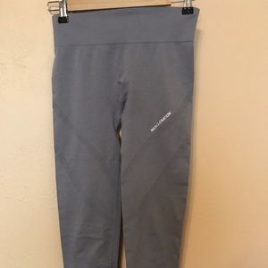 Muscle Nation cropped leggings in light grey